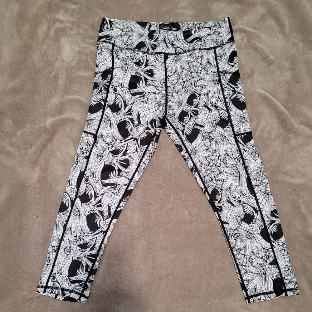 Constantly Varied Gear Medium Skull Capris